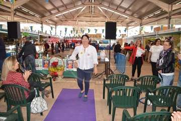Presentación del calendario solidario 2010 en el Mercado Municipal de Telde (Foto TA)